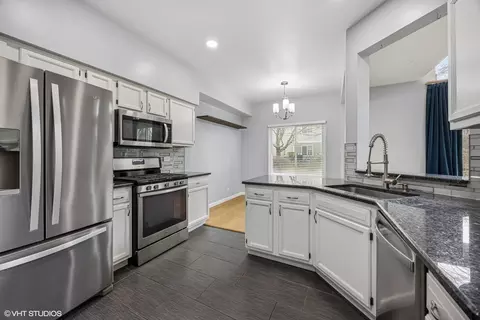 Kitchen - 1601 Spaulding Rd, Bartlett, IL 60103 photo 1 of 2