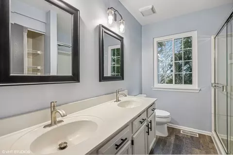Bath - 1601 Spaulding Rd, Bartlett, IL 60103 photo 3 of 3