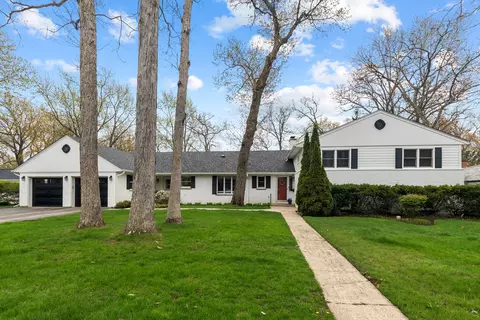 825 Highview Ter, Lake Forest, IL 60045