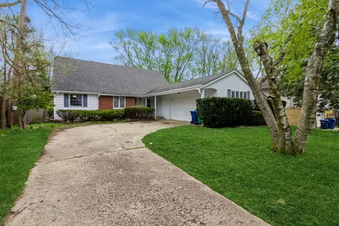 618 Russell Rd, Dekalb, IL 60115