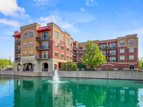 1200 N Foxdale Dr #109, Addison, IL 60101
