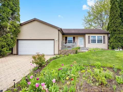 307 Wellington Dr, Streamwood, IL 60107