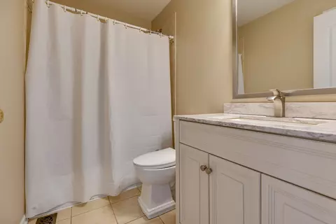 Bath - 2575 Adamsway Dr, Aurora, IL 60502 photo 3 of 4