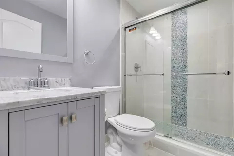 Bath - 2575 Adamsway Dr, Aurora, IL 60502 photo 4 of 4