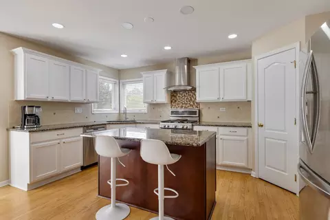 Kitchen - 2575 Adamsway Dr, Aurora, IL 60502 photo 2 of 4