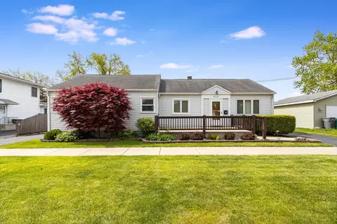 411 E 2nd St, Lockport, IL 60441