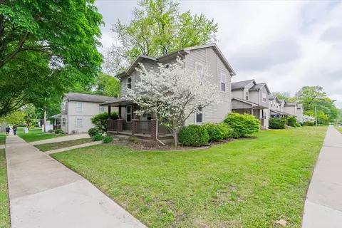 701 S Fell Ave, Normal, IL 61761 photo 2