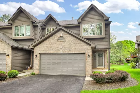 816 Millcreek Cir, Elgin, IL 60123
