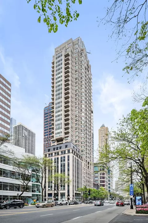 118 Erie St #25D, Chicago, IL 60611