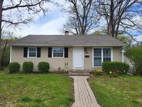 431 Whittier Ln, Mundelein, IL 60060