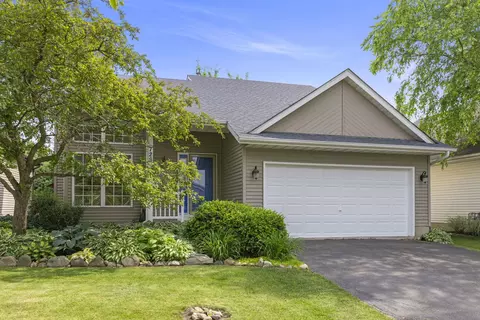 726 Hawthorne Ln, Genoa, IL 60135