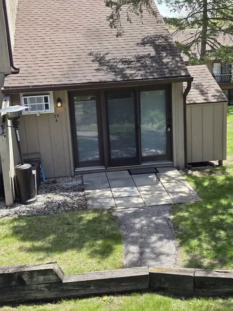 35 Montego Colony #4, Fox Lake, IL 60020