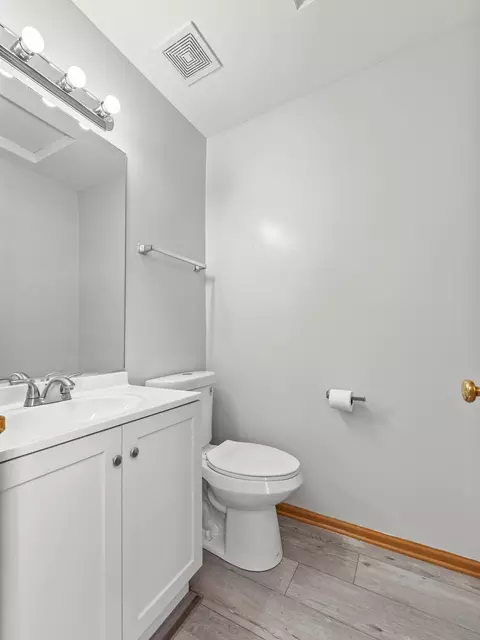 Bath - 2205 Henning Pl, Plainfield, IL 60586 photo 1 of 2