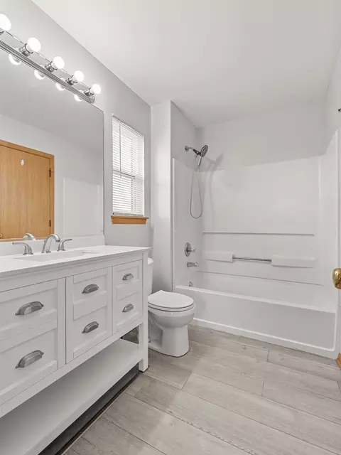 Bath - 2205 Henning Pl, Plainfield, IL 60586 photo 2 of 2