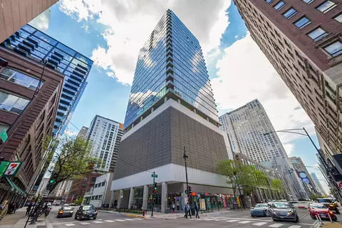 550 N St Clair St #902, Chicago, IL 60611
