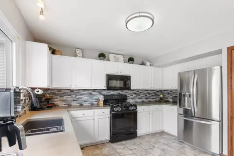 Kitchen - 4305 Anthony Ln, Plainfield, IL 60586 photo 2 of 2