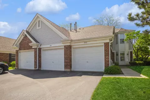 241 Green Knoll Ln #241, Streamwood, IL 60107