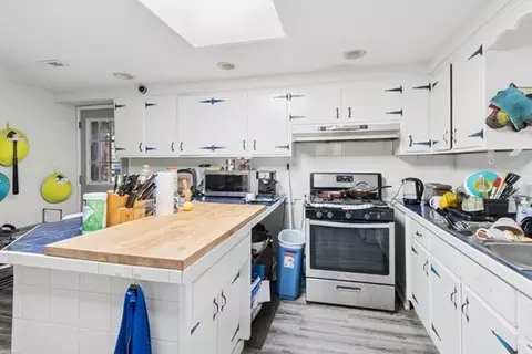 Kitchen - 2104 S River Rd, Des Plaines, IL 60018 photo 3 of 4
