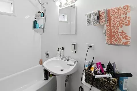 Bath - 2104 S River Rd, Des Plaines, IL 60018 photo 3 of 3