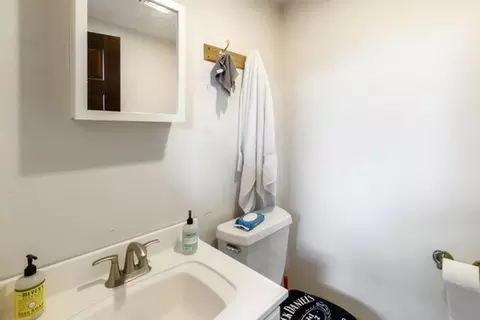 Bath - 2104 S River Rd, Des Plaines, IL 60018 photo 1 of 3