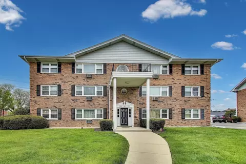 8812 45th Pl #12, Brookfield, IL 60513