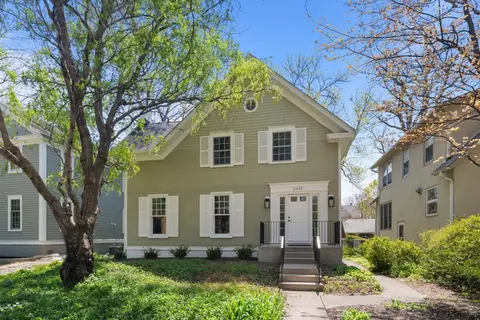2418 Thayer St, Evanston, IL 60201