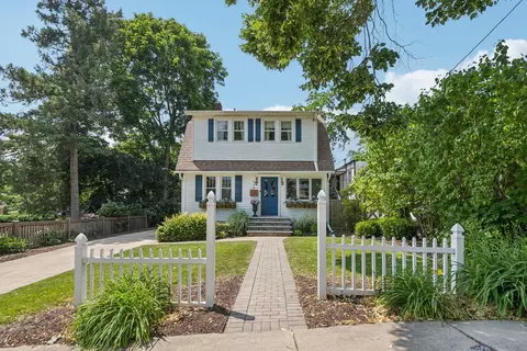 116 Campbell St, Geneva, IL 60134