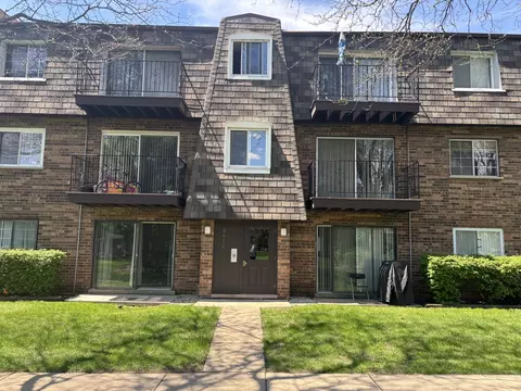 9412 Bay Colony Dr #3S, Des Plaines, IL 60016