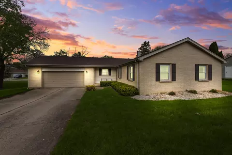 610 Kensington Dr, Mchenry, IL 60050
