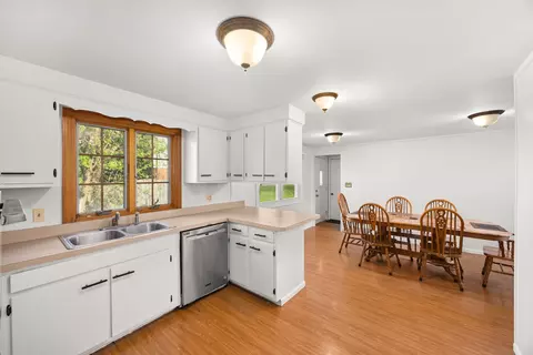 Kitchen - 800 Bryn Mawr Ave, Bartlett, IL 60103 photo 1 of 3