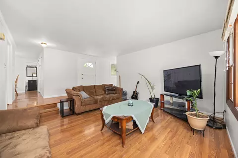 Living - 800 Bryn Mawr Ave, Bartlett, IL 60103 photo 1 of 1