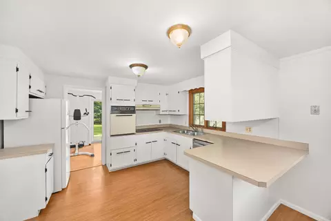 Kitchen - 800 Bryn Mawr Ave, Bartlett, IL 60103 photo 3 of 3