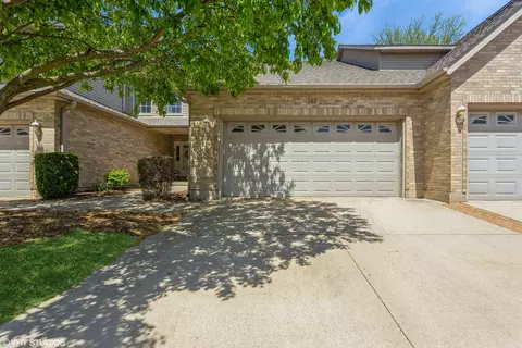 165 Mclaren Dr N, Sycamore, IL 60178