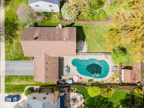 View/Area - 1617 Orth Dr, Wheaton, IL 60189 photo 3 of 5