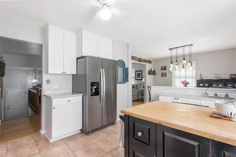 Kitchen - 1617 Orth Dr, Wheaton, IL 60189 photo 2 of 3