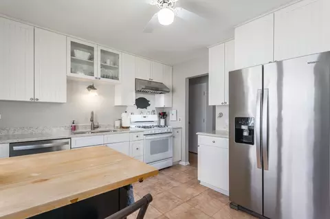 Kitchen - 1617 Orth Dr, Wheaton, IL 60189 photo 3 of 3