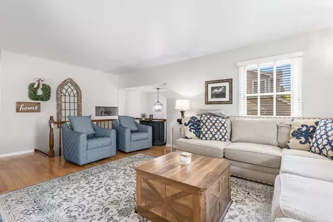 Living - 1617 Orth Dr, Wheaton, IL 60189 photo 2 of 5