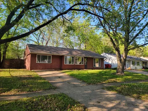 3320 Kimberly Dr, Champaign, IL 61821 photo 2