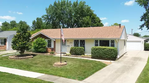 720 Suffolk Pl, Streamwood, IL 60107