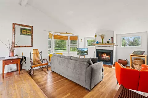 1307 Tower Ln, Cary, IL 60013 photo 4