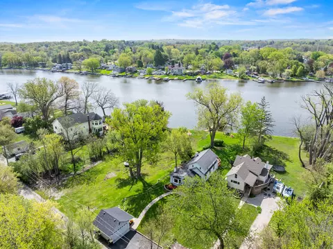 1307 Tower Ln, Cary, IL 60013 photo 18