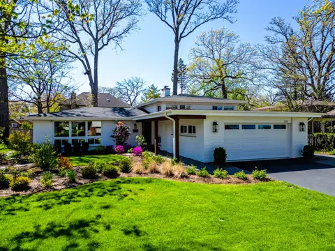 1232 Blackthorn Ln, Deerfield, IL 60015