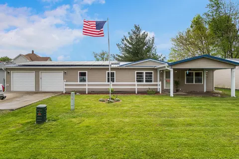 315 S Pine St, Arcola, IL 61910