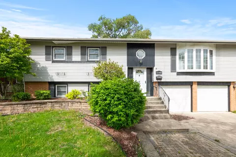 15300 Las Flores Ln, Oak Forest, IL 60452