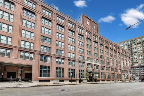 411 W Ontario St #311, Chicago, IL 60654