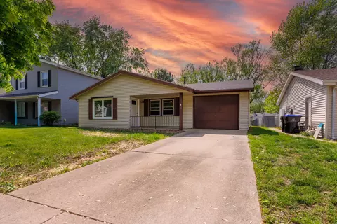 13 Carraway Ct, Bloomington, IL 61704