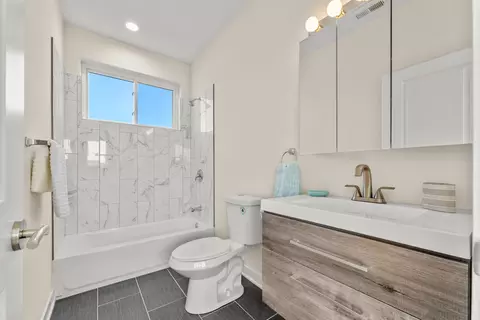 Bath - Undisclosed, Chicago, IL 60639 photo 3 of 4