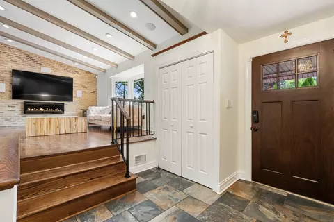 Entry Way - 200 Marshall Dr, Des Plaines, IL 60016 photo 1 of 1