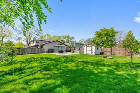 Exterior - 200 Marshall Dr, Des Plaines, IL 60016 photo 3 of 3