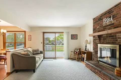 Living - 1494 Applegate Dr, Naperville, IL 60565 photo 5 of 6